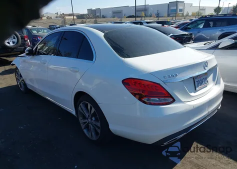 2016 Mercedes-Benz C 300 из США, поврежденный, VIN 55SWF4JB2GU126077